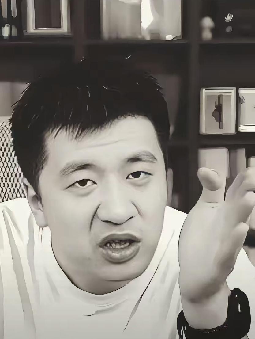 张雪峰跑了7公里，倒在办公室门口，心突然停了。
他41岁，黑龙江农村出来的，郑州