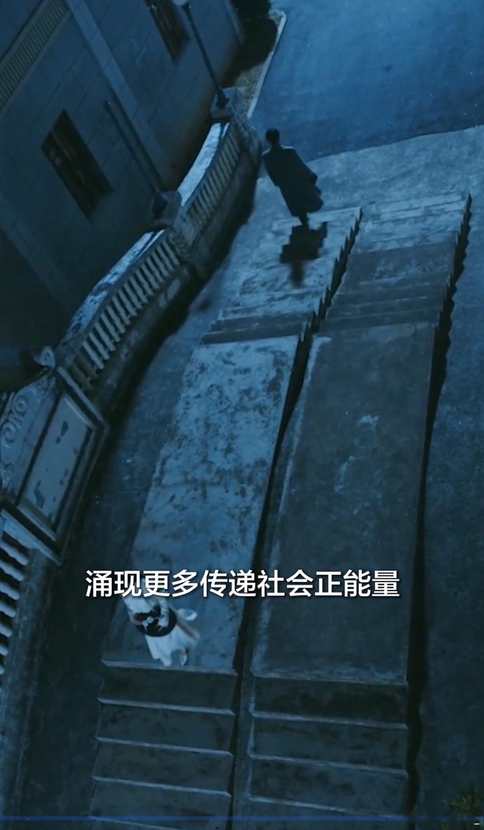 张凯丽黄晓明谈微短剧听完张凯丽黄晓明聊微短剧真的破防了！短剧不是精英专属，而是普