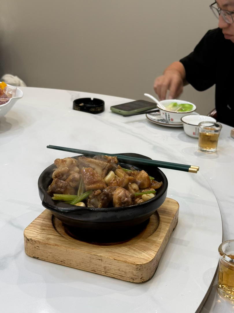 超人老板带我们吃的这个地儿，地道！好了现在珠海是我的第二个家！  ​​​