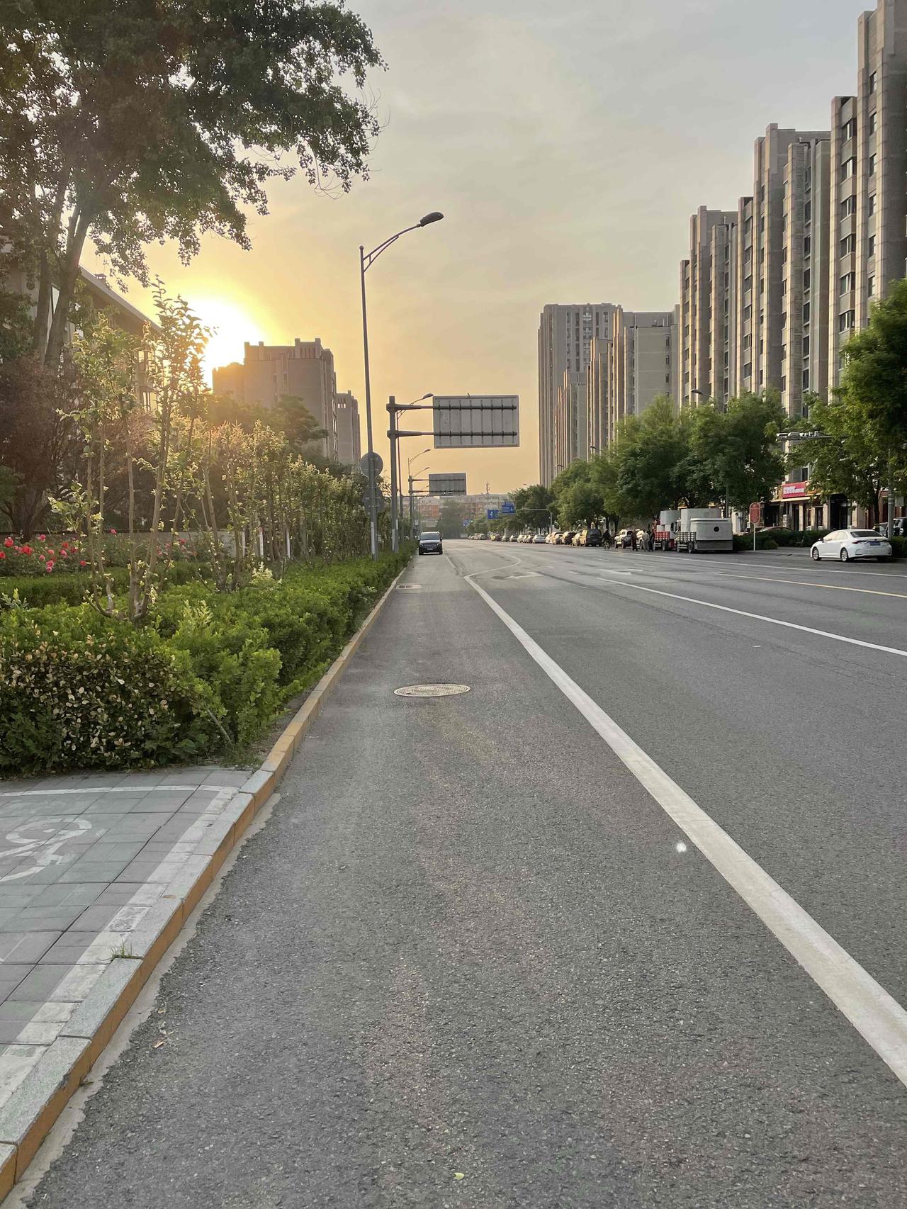 昨天立夏。早上7点15分开车146公里，和老伴去张家口怀来鸡鸣山风景区旅游。我们