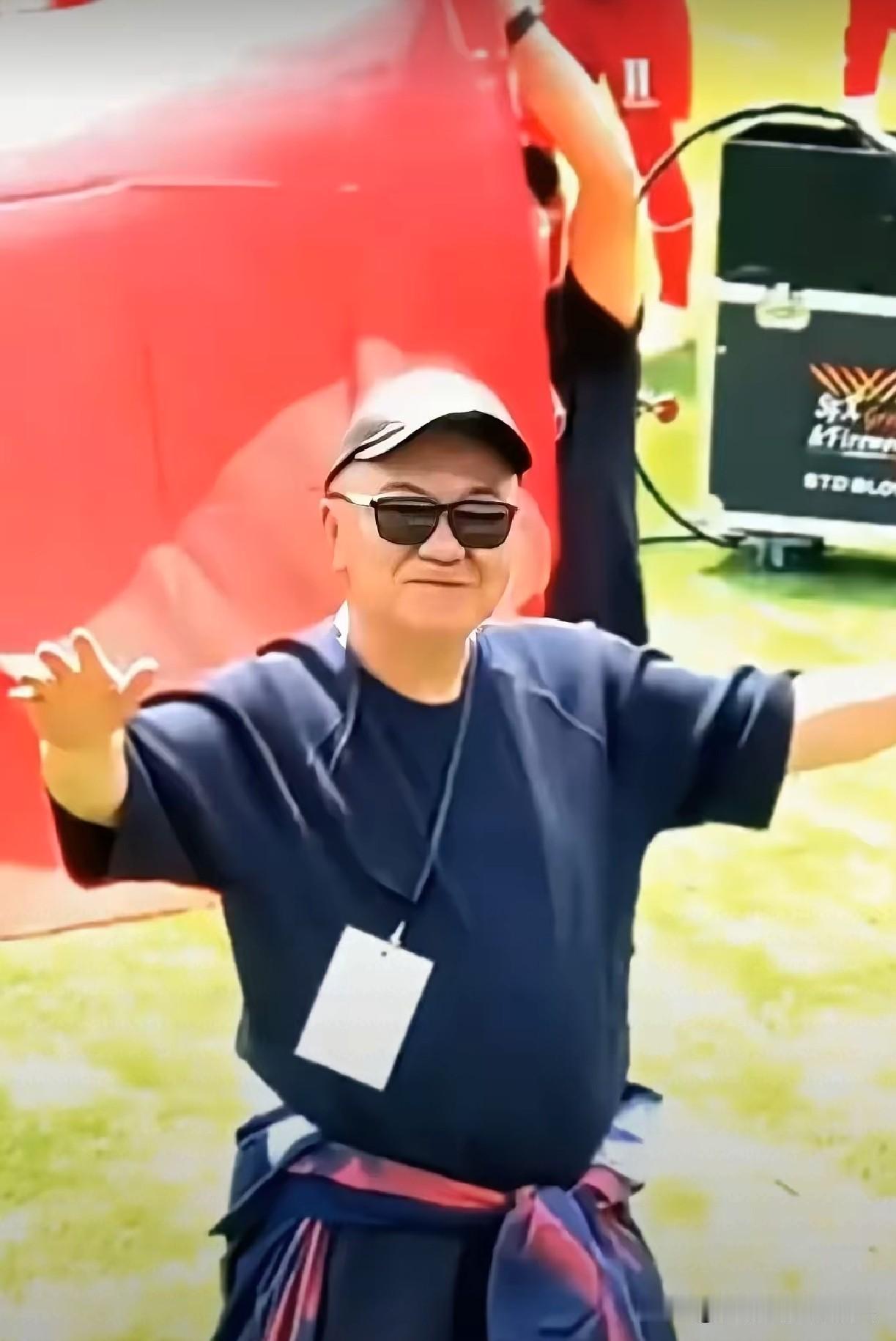 董路在直播中公布一个极具爆炸性的重磅消息，他向大家透露，目前已经有两家国内特别有