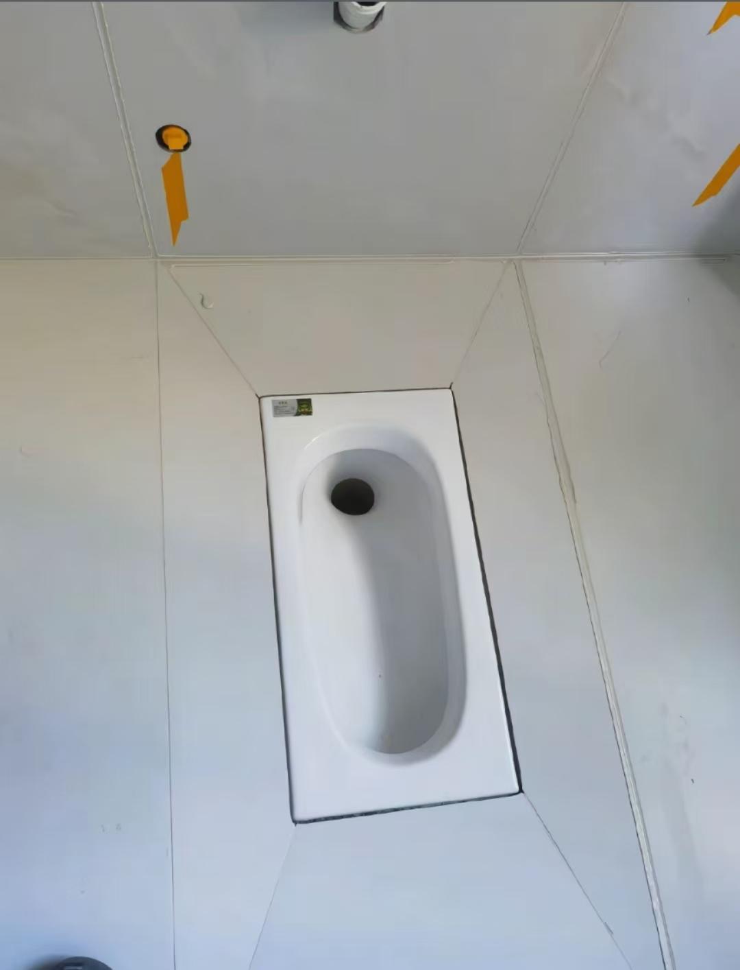 窄边蹲便器。小户型卫浴间的宝藏好物 | 窄边蹲便器💯   家人们，装...