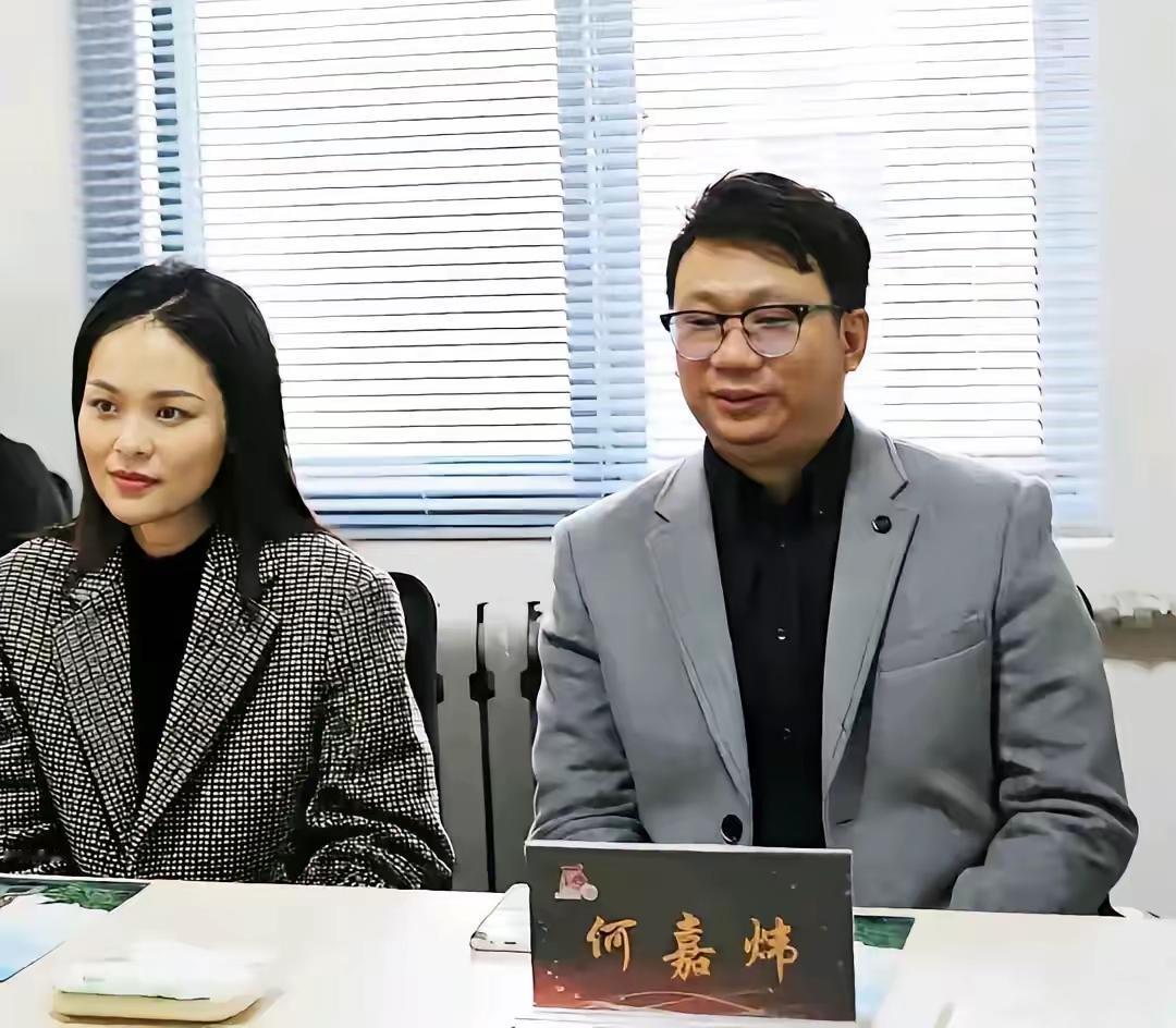 龚爽离世仅一天，她的丈夫何嘉炜就在朋友圈公开发声了，追忆两人相伴的过往。何嘉炜透