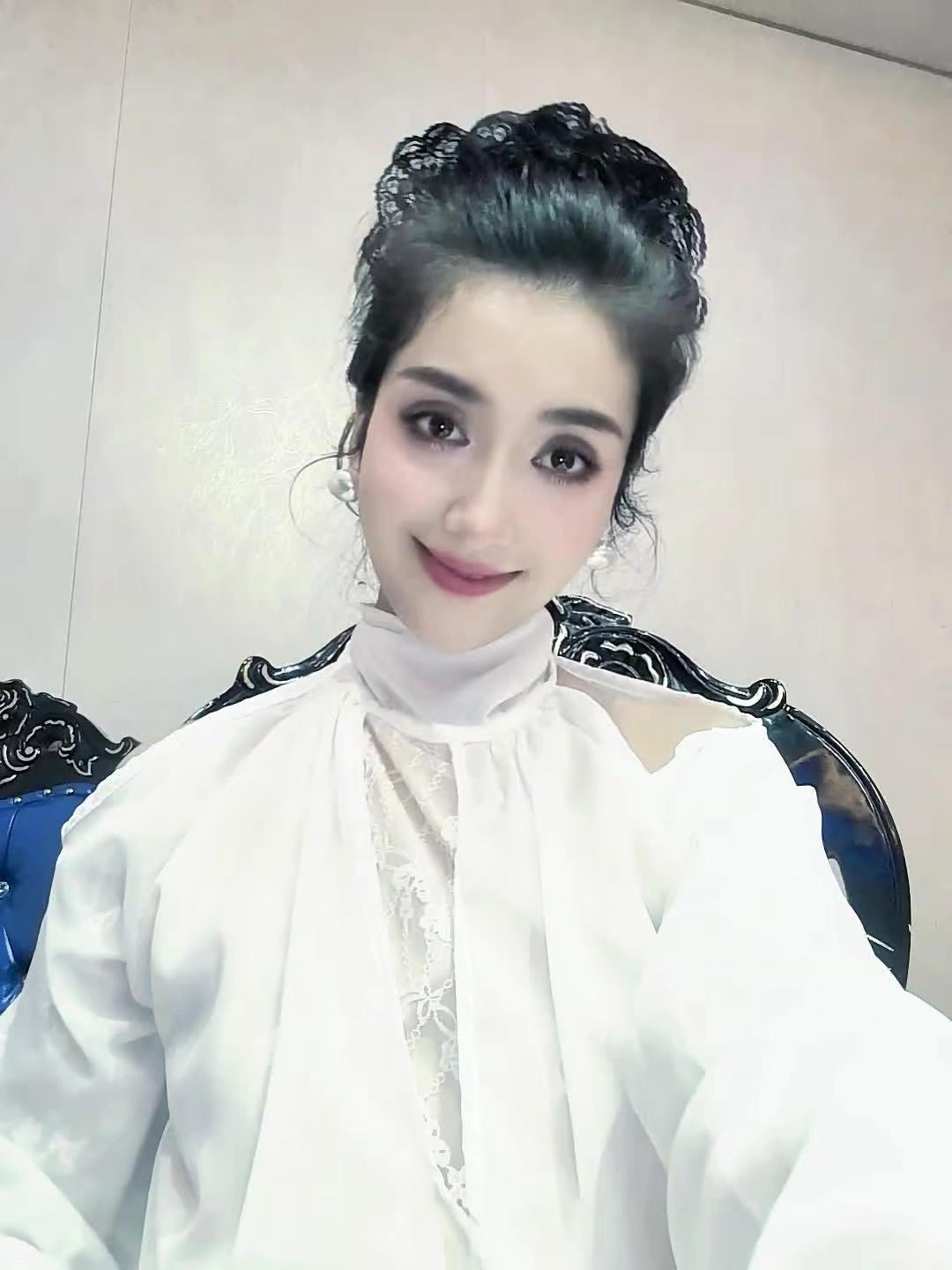 永远真诚 永远简单 日子和我都会发光✨