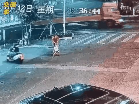 糊涂的母亲。后悔了吧！