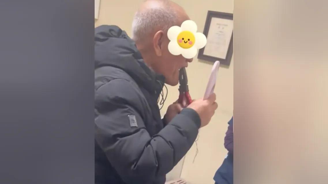 离谱太原大爷镶牙掏钳子硬掰 新牙秒断竟全额退款
 （文章内容仅供参考，无任何不良