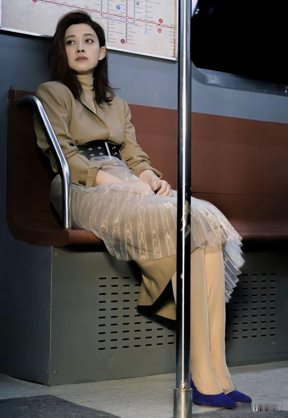 这是哪位明星啊！非常漂亮就是想不起来名字了