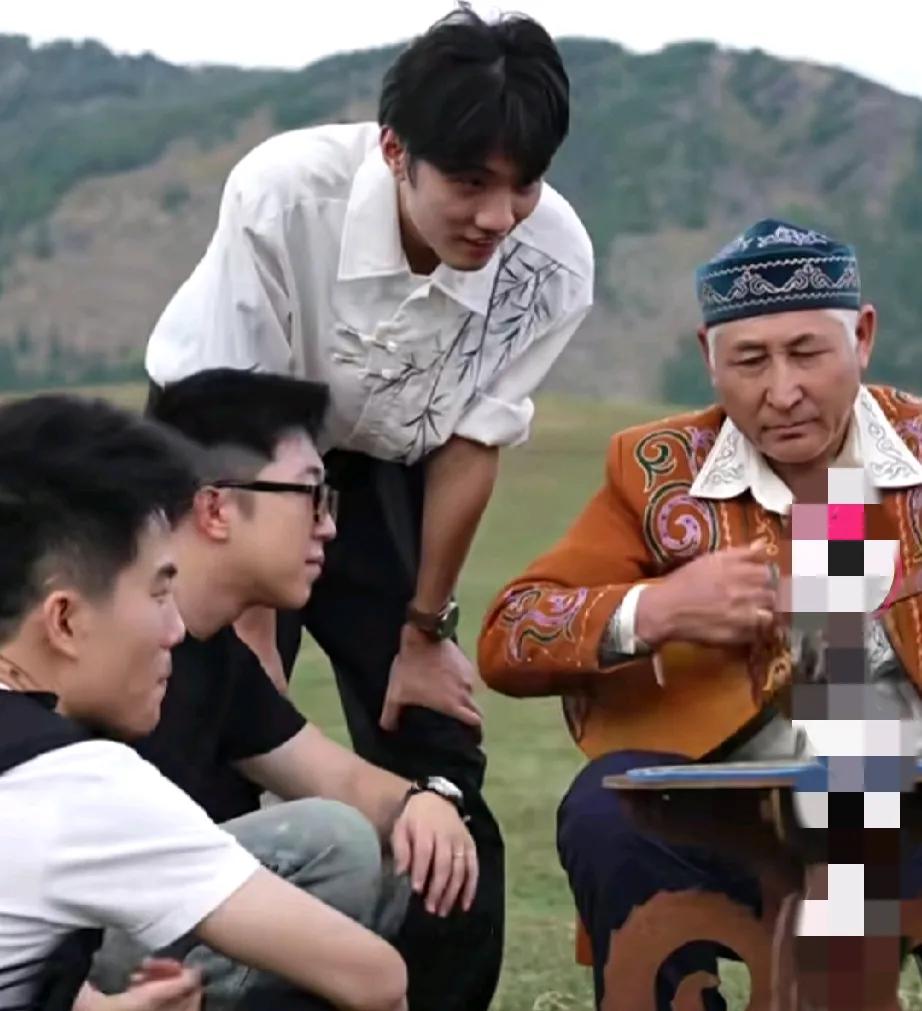 好期待董宇辉和作家李娟同框访谈！

之前看过董老师精彩推荐她的书籍，

买了几本