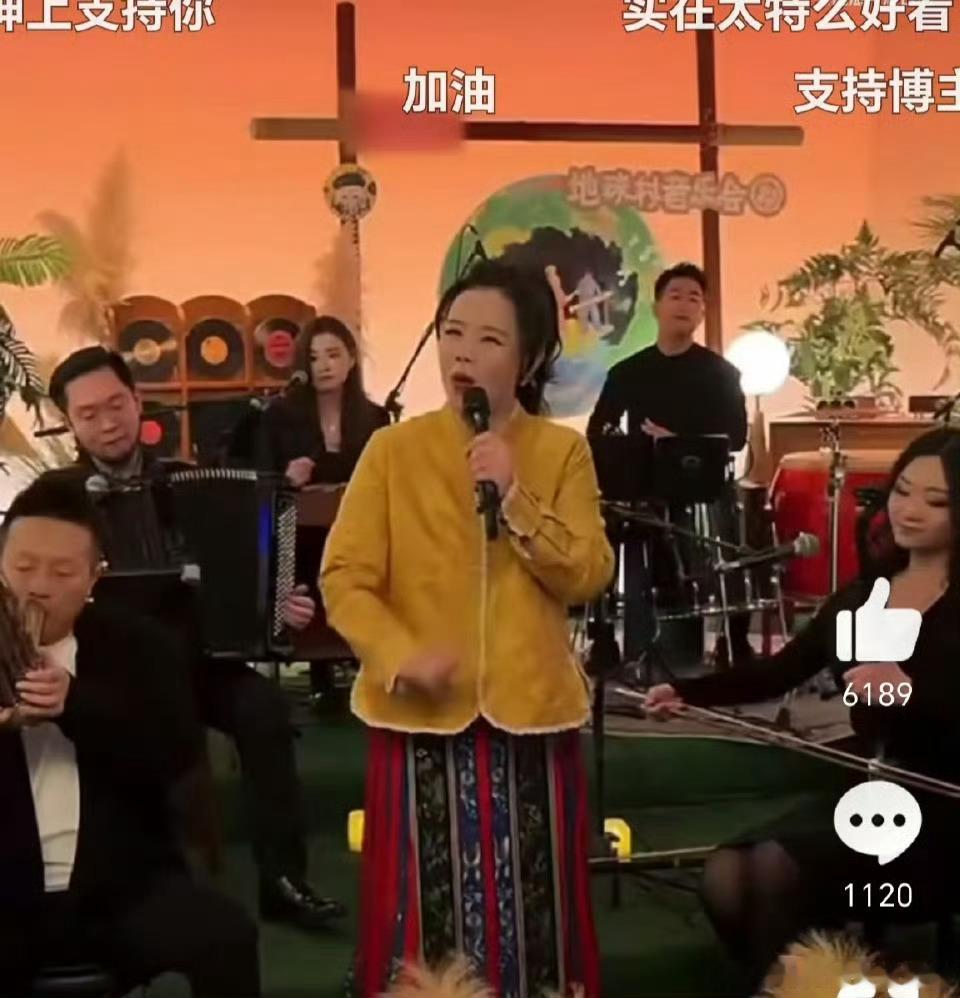 龚琳娜东北版茉莉花  家人们谁懂！龚琳娜又整活了，这次是东北版《茉莉花》。熟悉的