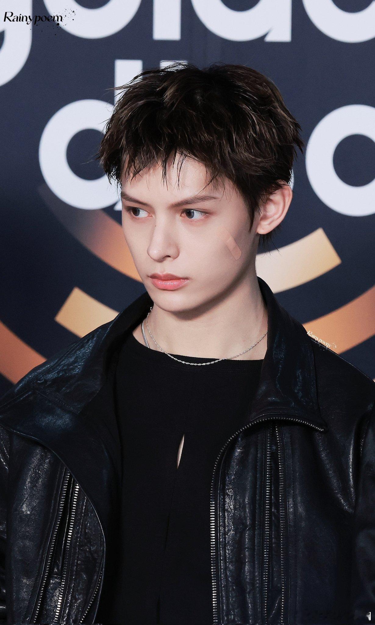 赵雨凡JAMES  🦅 赵雨凡亚混神颜 我宝宝这张脸就是权威！多短的头发都能轻