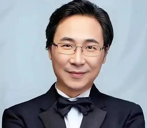 2021年，廖昌永把四川农村的老母亲接到上海一起住，妻子王嘉一句话“妈就是妈，来