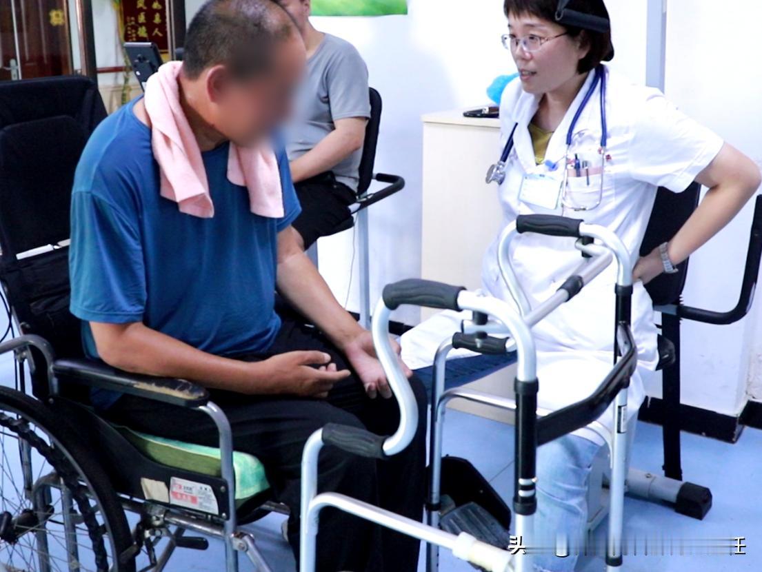 康复科主任提醒大家，偏瘫患者注意这几点，安全过冬！
 
1、注意保暖与散热并重