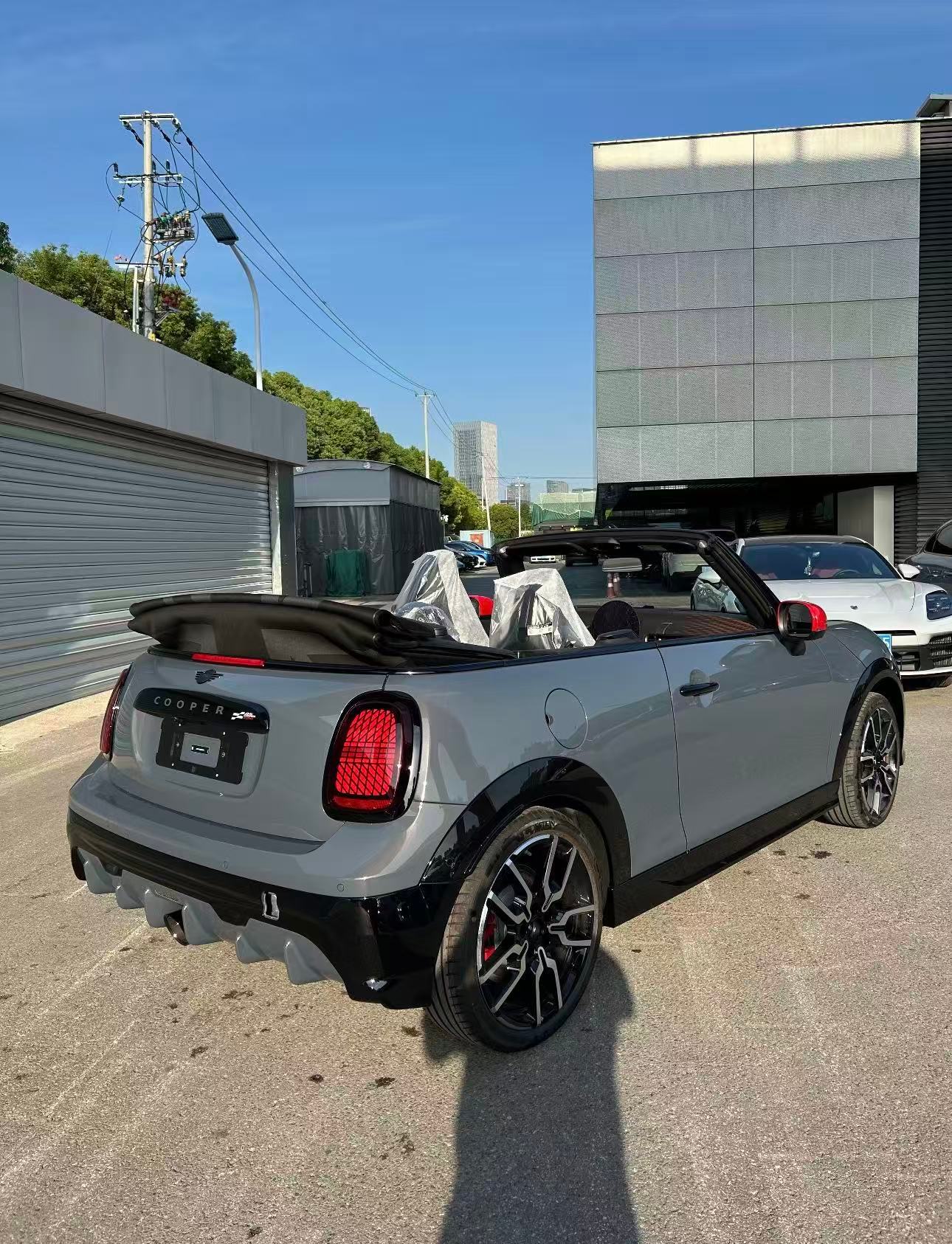 MINI jcw敞篷 星云灰外观官方指导价：364800（含15000选装包）全