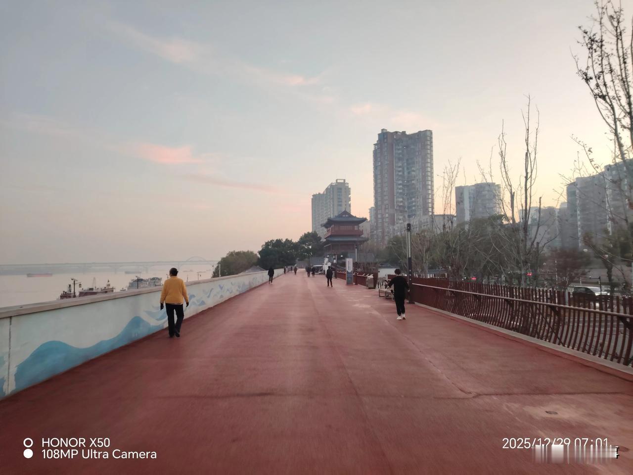 晒图笔记大赛2025年12月29日长江岸边晨练打卡