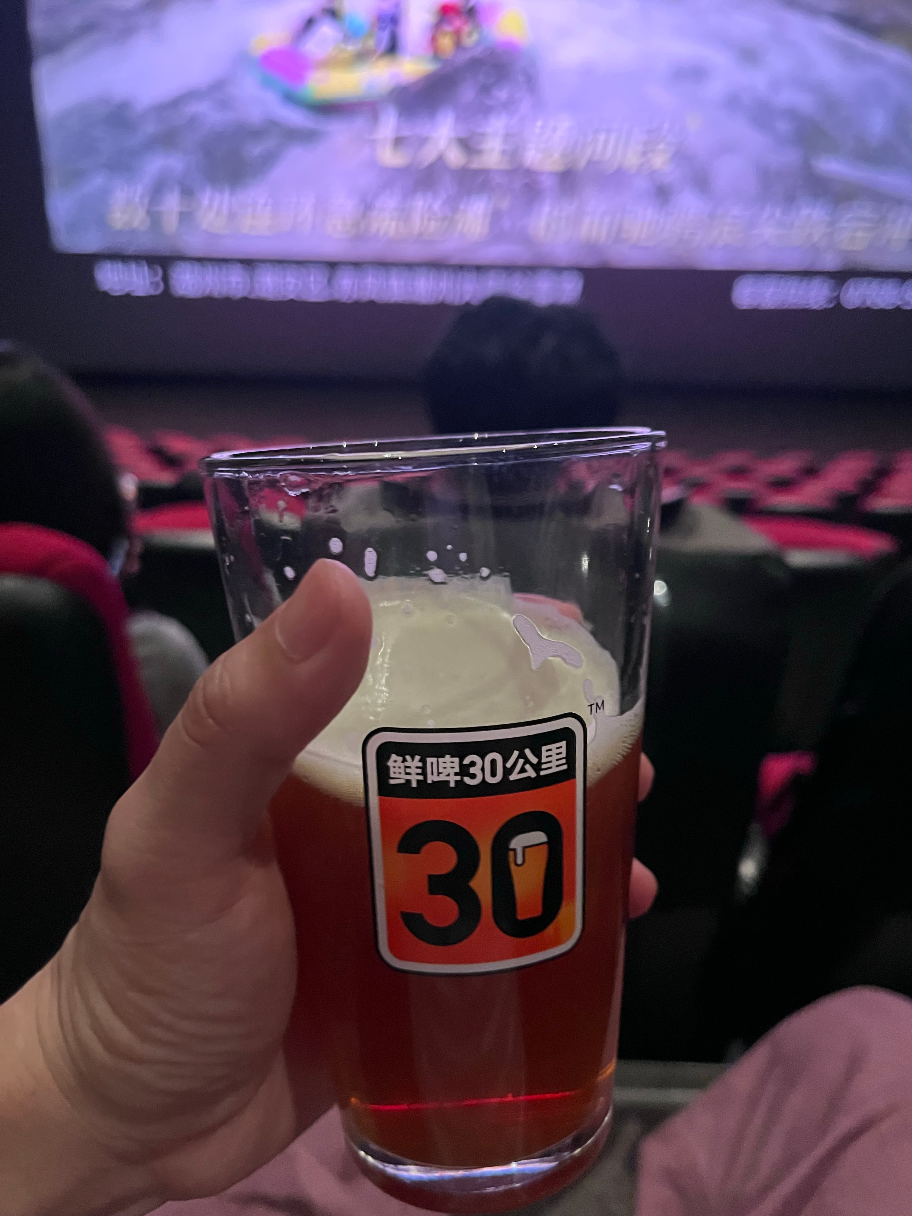 龙餐馆可以哦，以为是叫我来看喜剧的。好好吃饭，看电影记得带酒。 