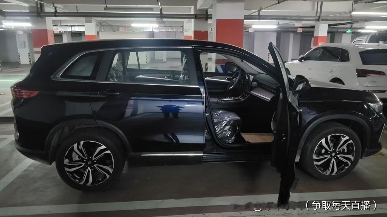 创维这个品牌挺神奇的，车子卖的不怎么样，但是顽强的活了下来。创维目前就两款车，一