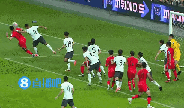 35岁的王大雷终于重新做回国足1号门将，昨晚对阵韩国男足的比赛，王大雷表现确实可