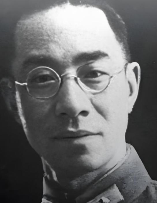 1949年北平和平解放前夕，国民党保密局北平站迎来了历史性的抉择，时任保密局北平