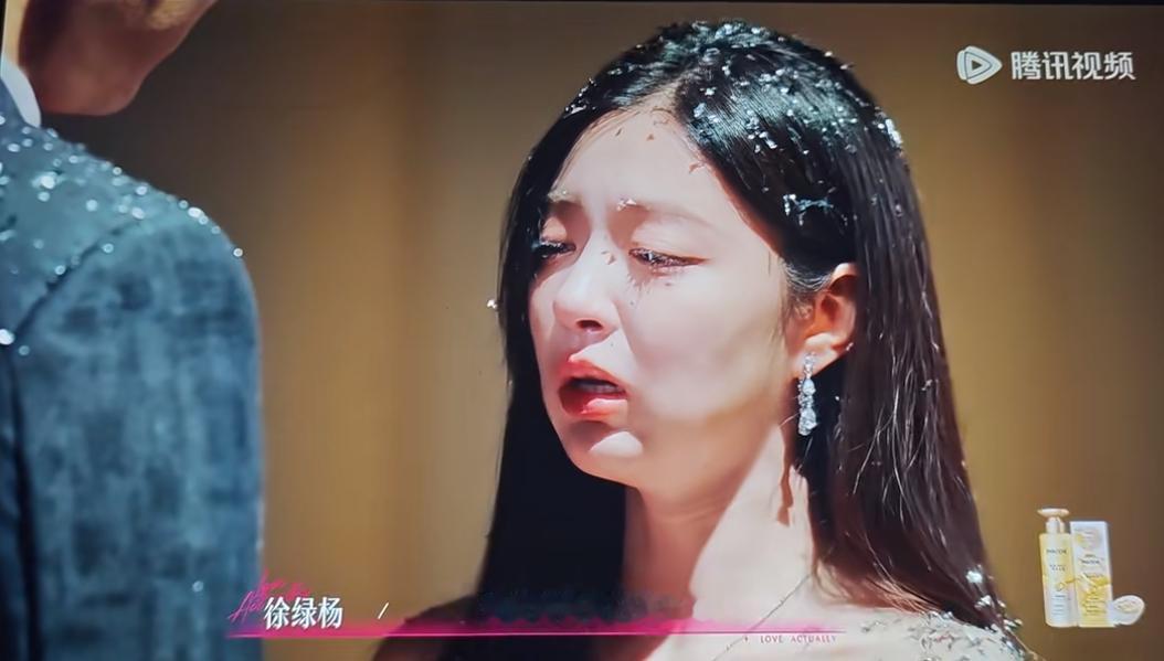 看哭了！柳柳告白周佑凌：“因为你的偏爱，我不再普通”。
周佑凌和柳柳告白的那一段
