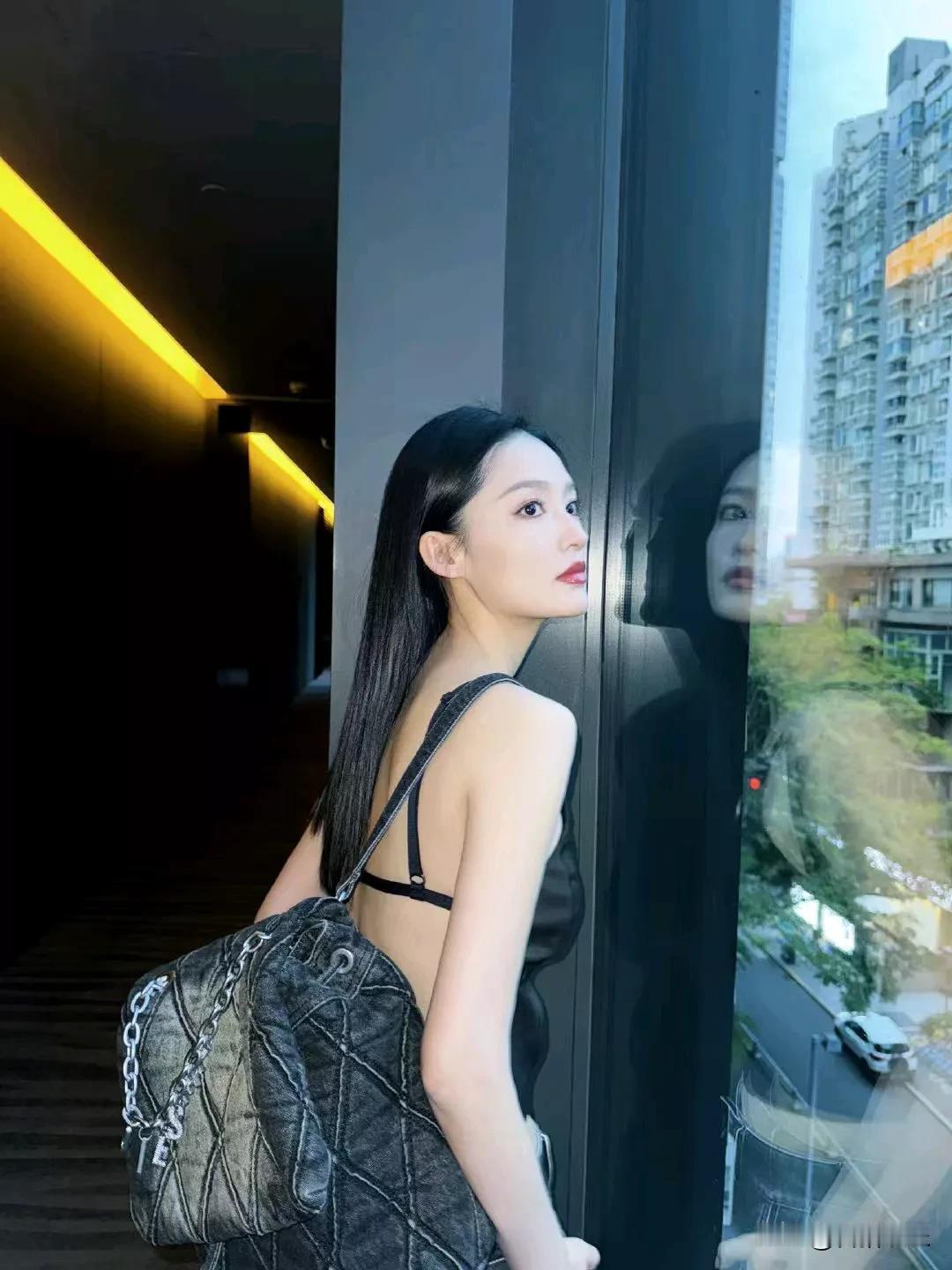 李沁 都市时尚女郎灵动女神。