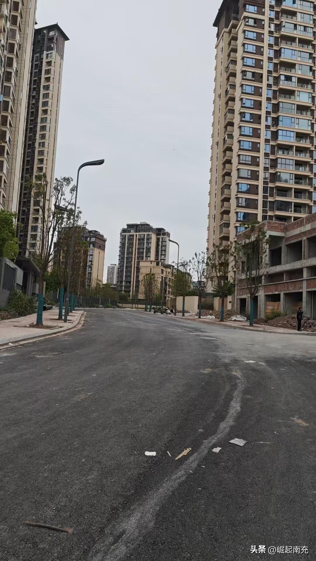 这个小区公共道路“断头”路的问题，最新消息来了

近日，有网友在论坛发帖称：科华