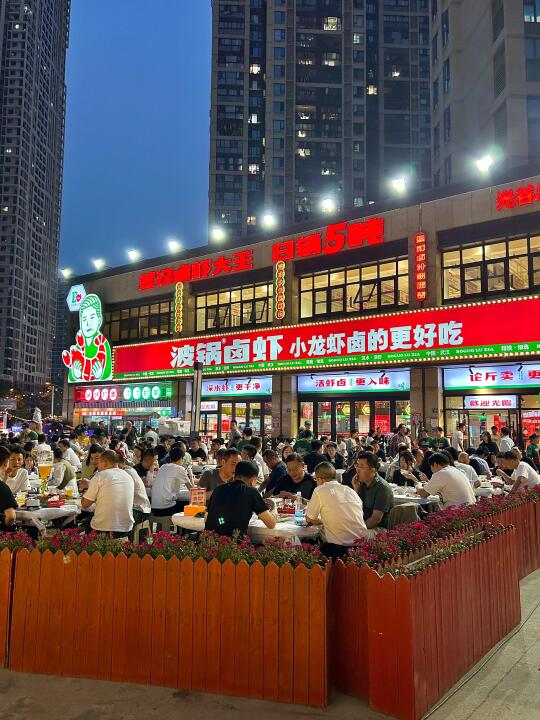 在光谷！！没吃过这家小龙虾武汉等于白来！