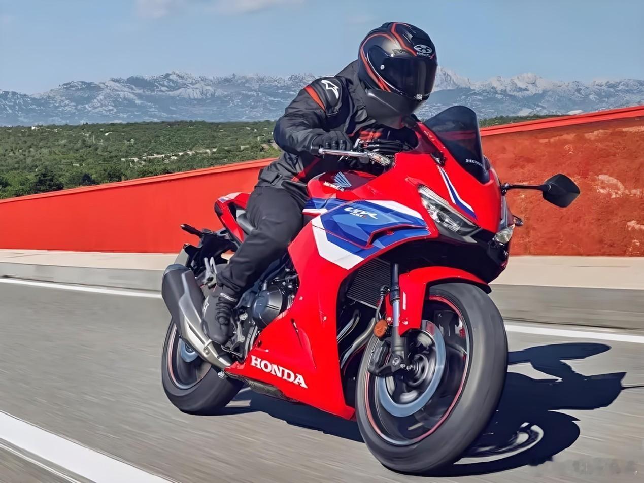 四缸声浪加电子离合，7万的本田CBR500R卖4.5万，新手老手都坐不住了说起本