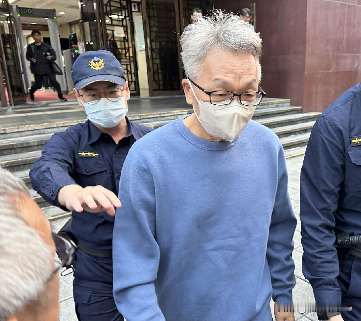 1绿营前民代贪腐，一审重判16年
 
台湾前民进党民代陈欧珀利用职务之便，收受厂