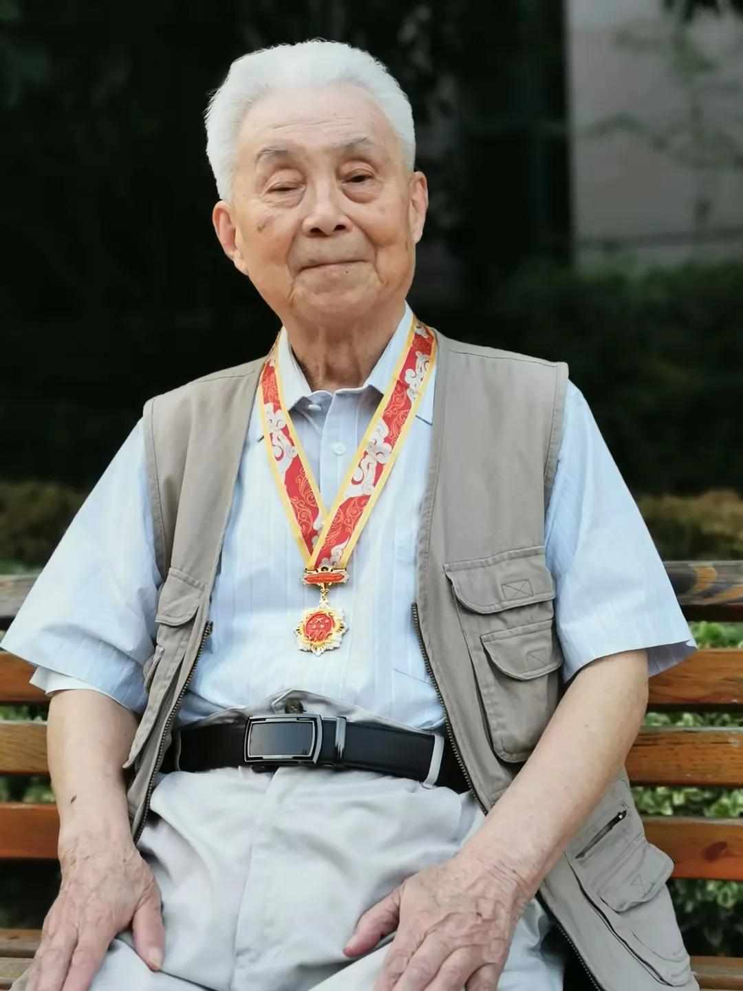 张邦圻，原长江水利委员会（长江委）副总工程师，是我国著名的水利工程专家，在三峡工