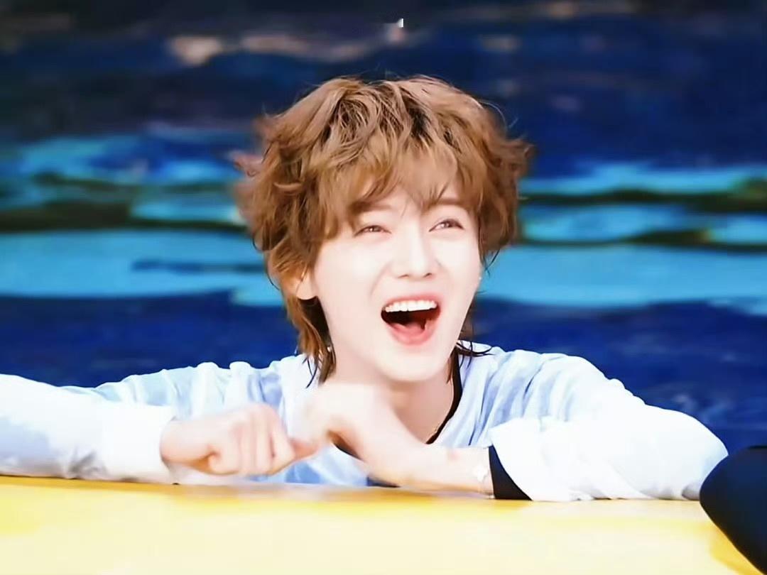 五哈真的全民追啊路过每家店都是在拿五哈下饭呢饭点都在那哈哈哈哈哈 