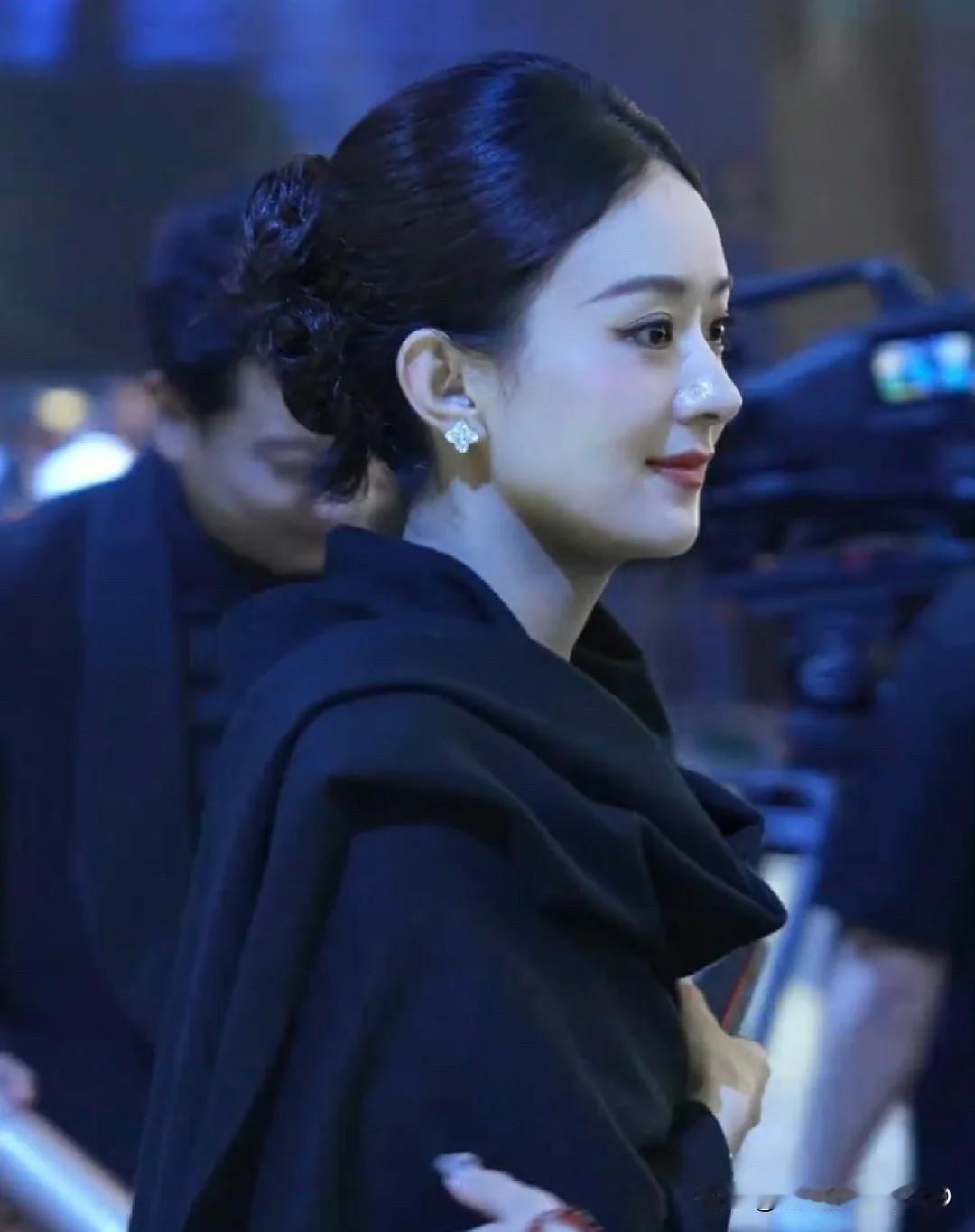 有喜欢赵丽颖的吗（不喜者勿喷）喜欢。我一直认为坚毅就是代表小赵的代名词，内心强大