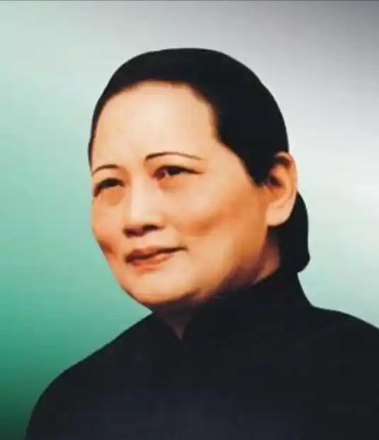 宋庆龄曾说：“毛主席对我的称呼，从孙夫人到庆龄先生，再到亲爱的大姐，称呼的变化，