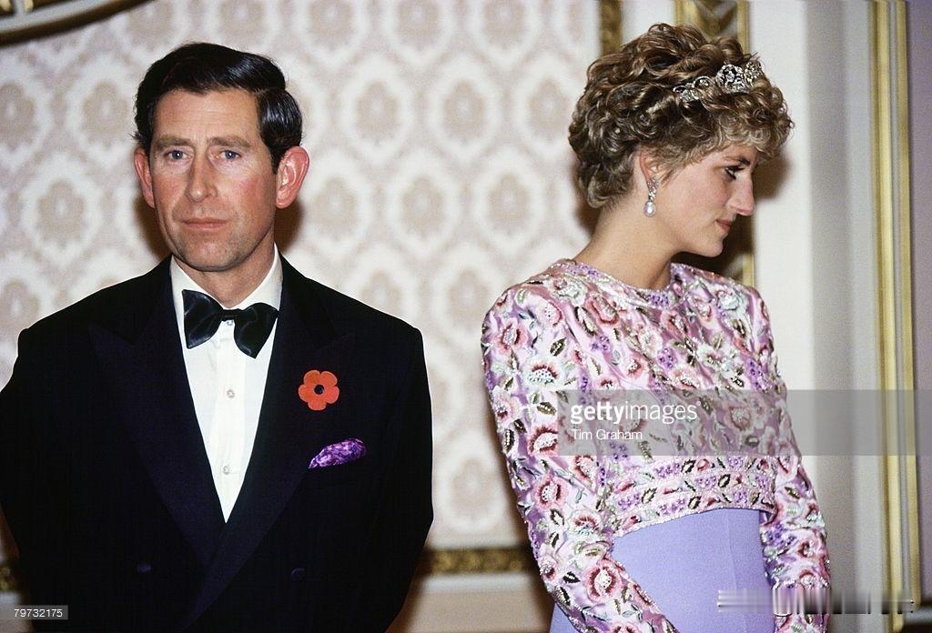 1992年，戴安娜王妃和丈夫查尔斯王储访问韩国，这也是这对王室夫妻婚姻生涯的最后