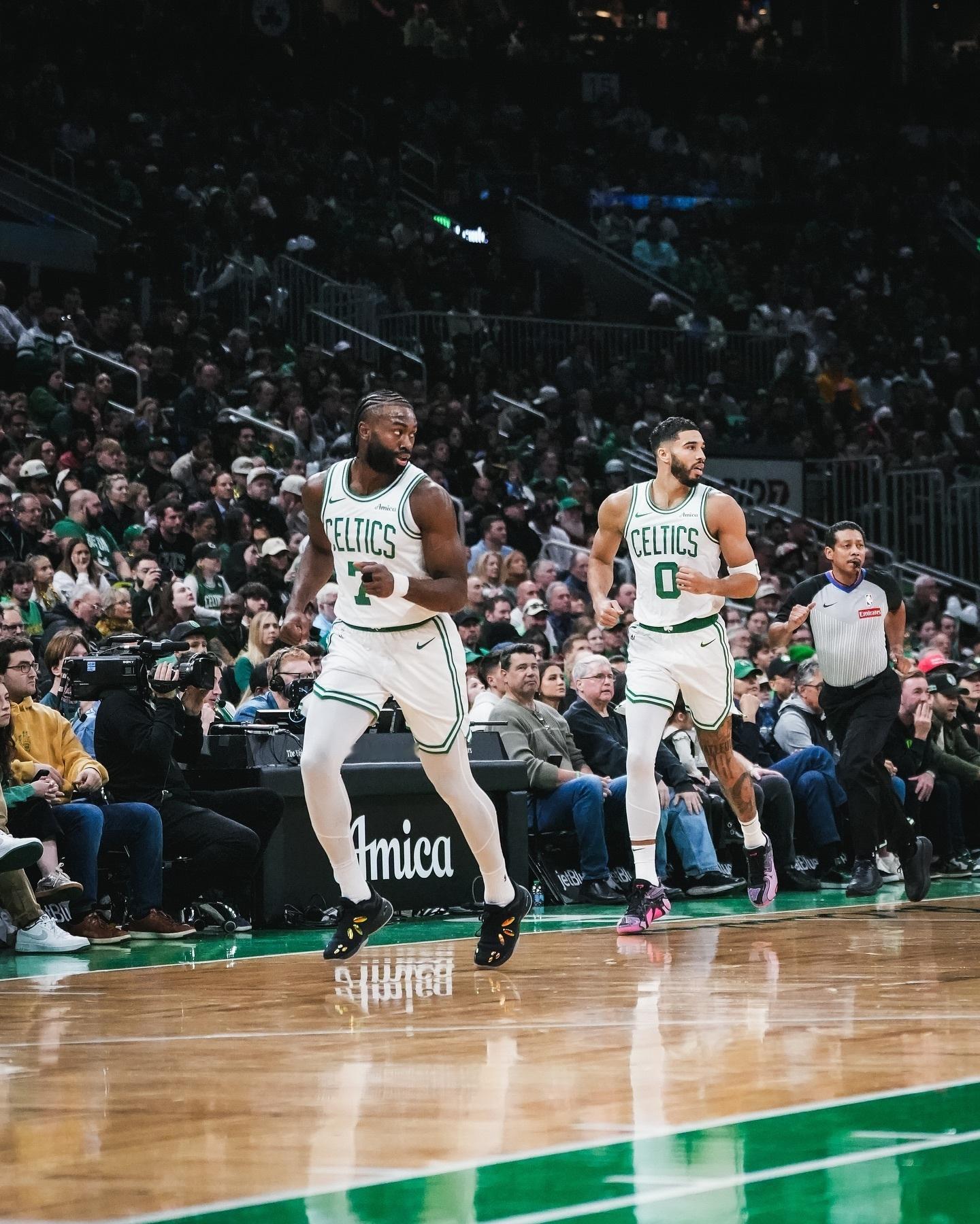 杰伦：“大部分知道自己要缺席很久的人都会选择暂时离开球队，但塔图姆一直在这里，他