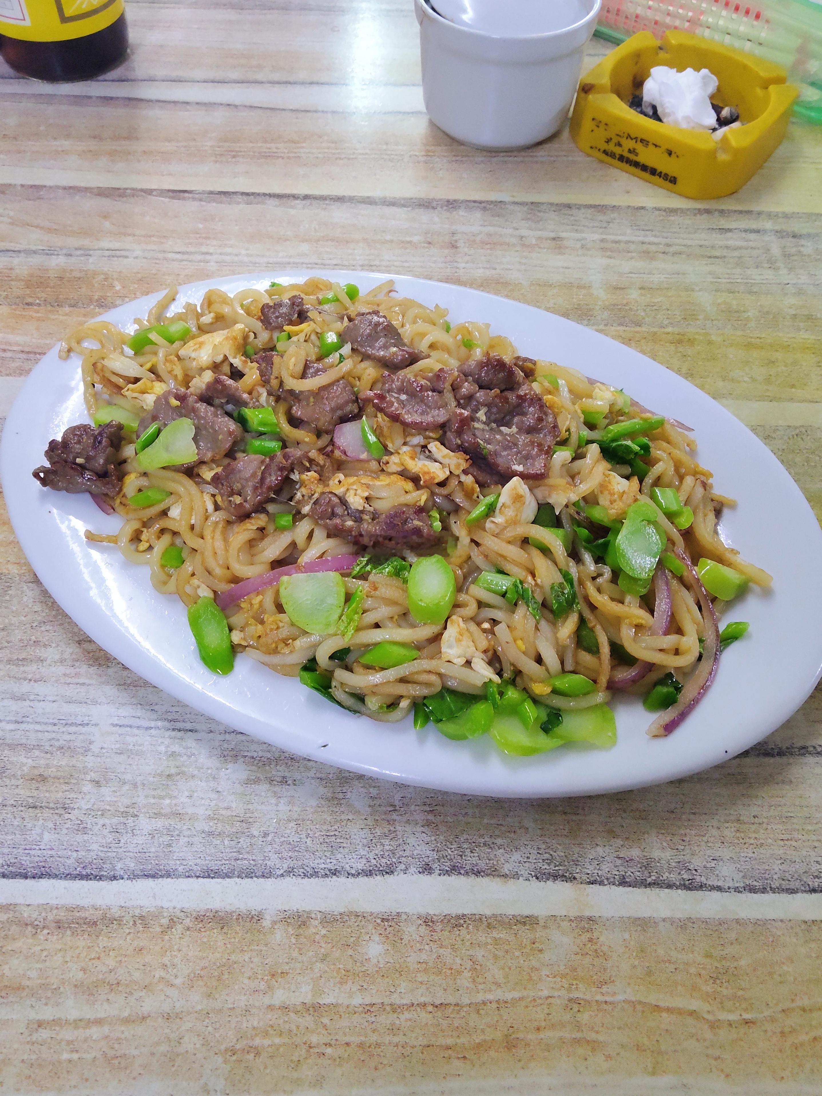 广兴村接近金砂东路这条小路里面的李大嘴，主打各种炒的，但是就没有粿条面汤和菜汤类