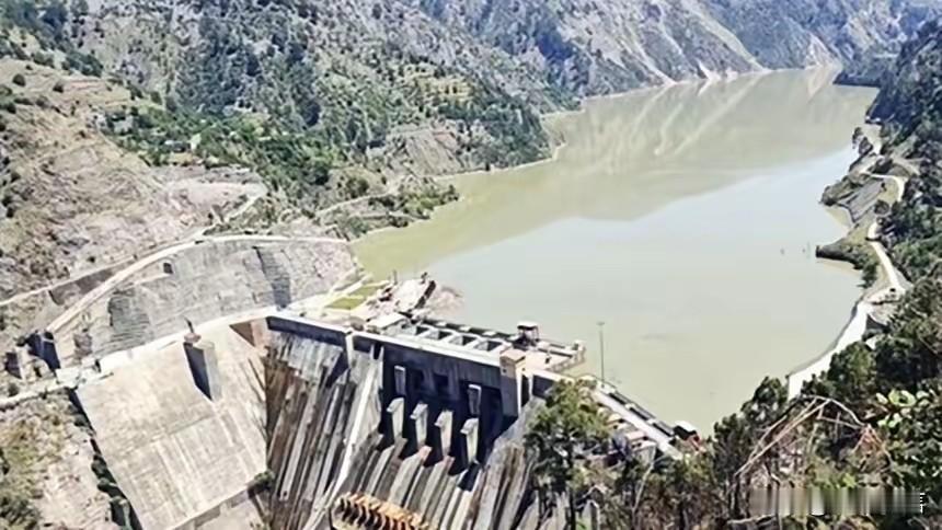 印度又开始作妖了，难道他们又想开战了？

印度开闸放水把下游巴基斯坦淹了，看样子