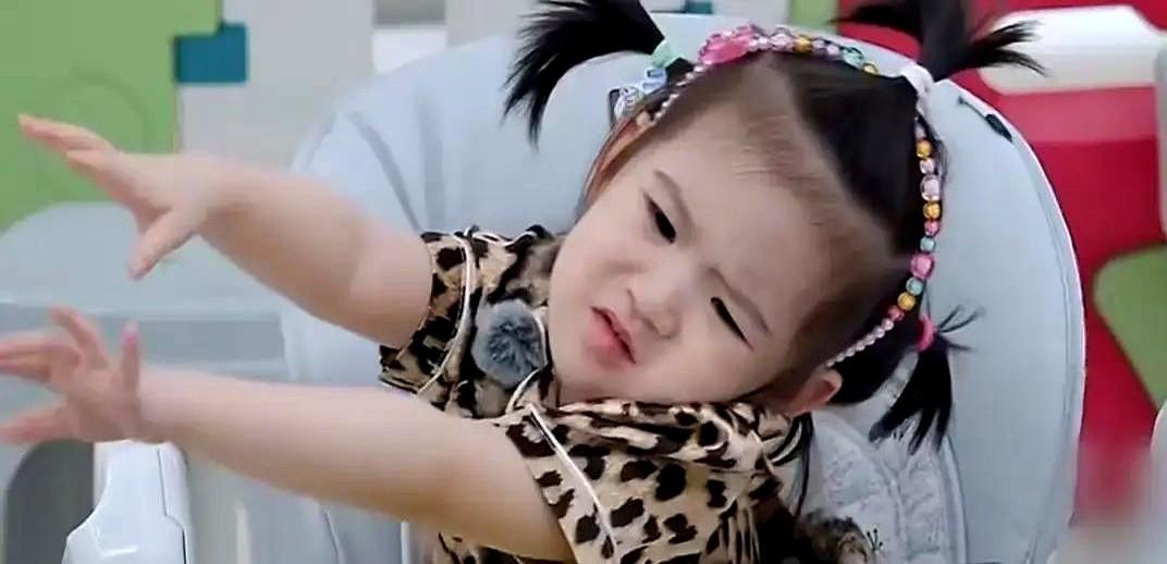 老婆一句“你眼里只有工作”，彻底扎心了。

演员郭孟旭，演惯了硬汉，回家带娃却彻