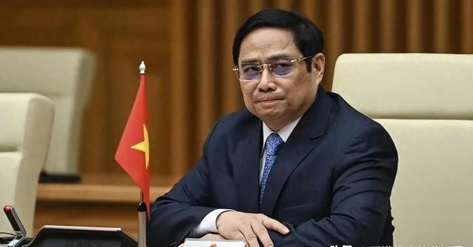 越南终于撕下面具，扯起美国大旗，朝中国背后捅了第一刀。7月越南突然宣布：对中国特