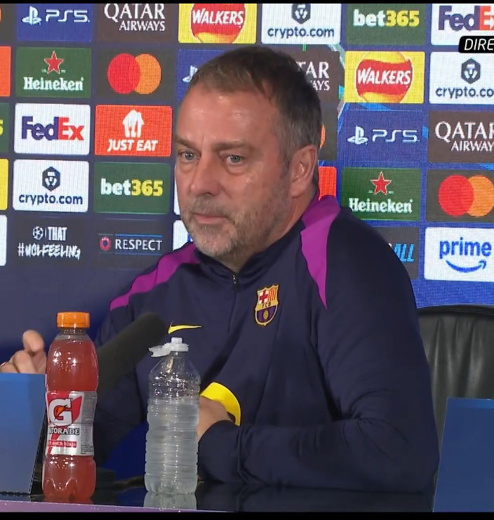 你觉得哈维接受采访的时机如何❓ 弗里克：那是他应该回答的问题，不是我。欧冠联赛巴