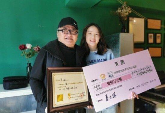 刘欢每年出100万资助年轻音乐人 看着现在乐坛很多作品一味跟风流水线风格，更能明