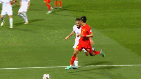 刘纳尔迪尼奥？[捂脸]国足半场亮点是你刘洋麽？[尬笑]信心满满，可惜猪队友太多。