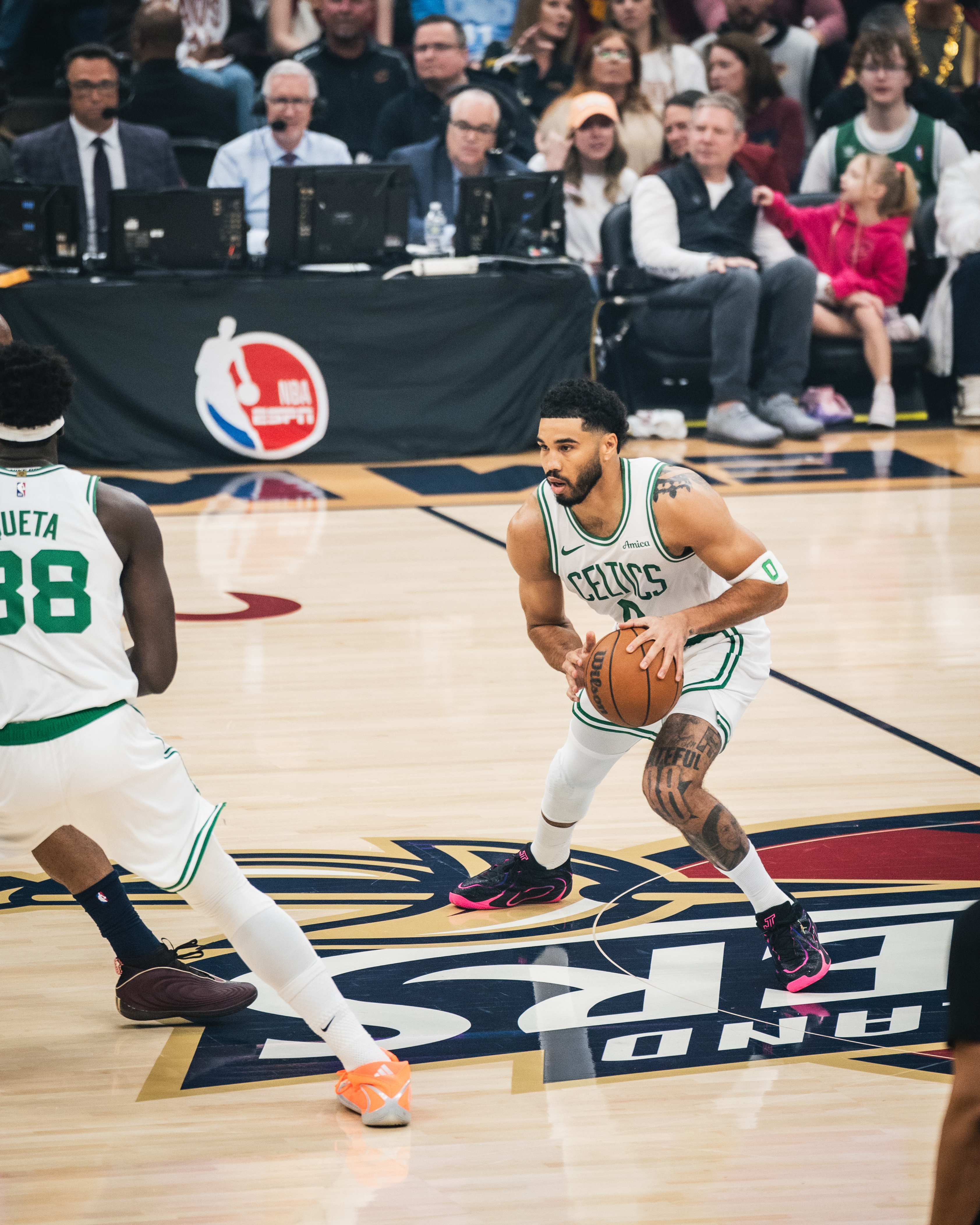 塔图姆娴熟控运，顶着防守投进45度角3分球！波士顿凯尔特人 | Differen