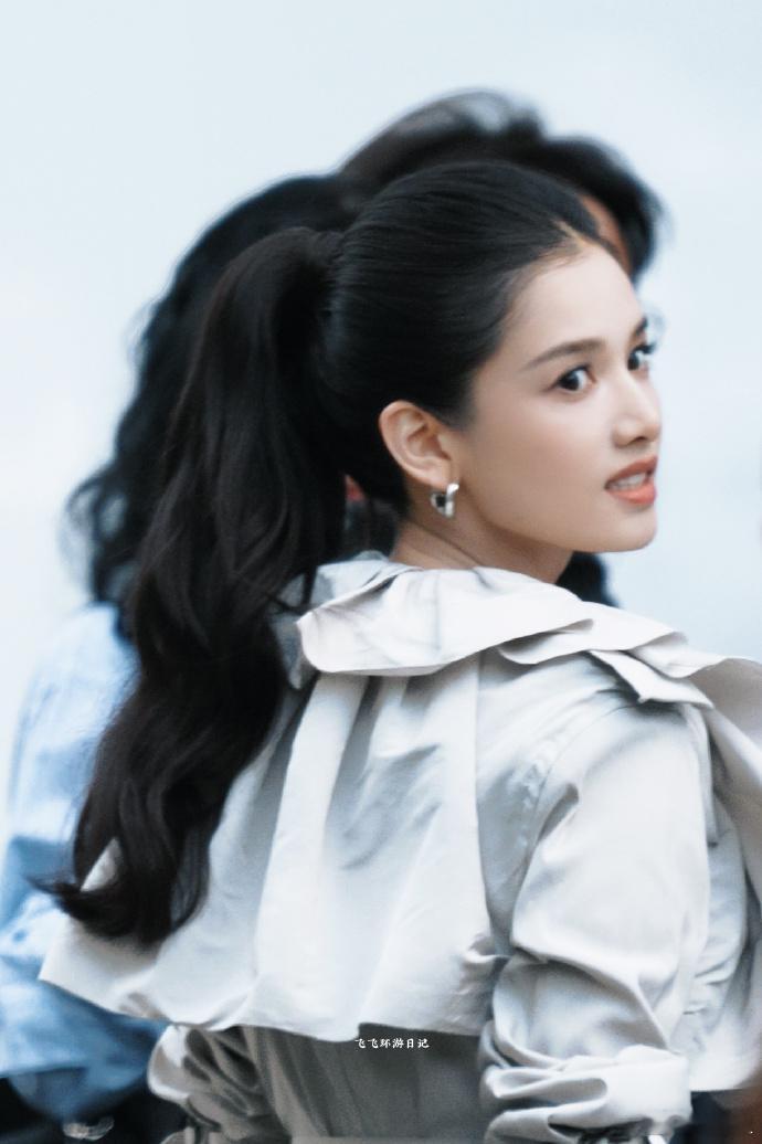 张婧仪完全是生视频的神张婧仪人群里最显眼的圆头 ​​​谁能懂动态美女的杀伤力，生