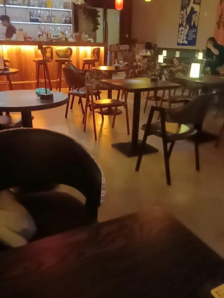拜访了大冰的小屋，做了民谣酒馆，二十多年了，第一次这么休闲