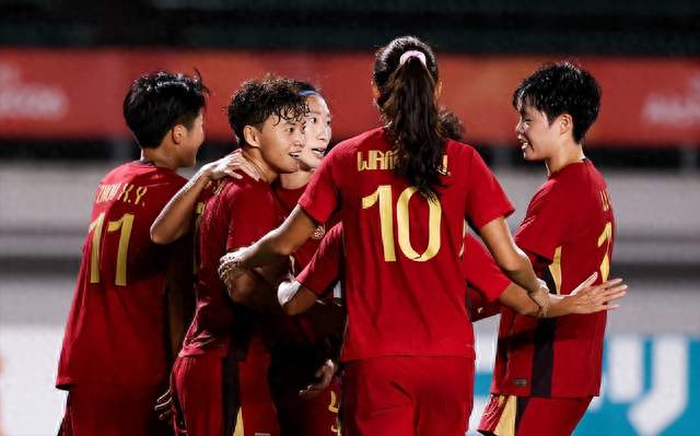 一夜轰5球！中国女足5-1中国香港开门红：王霜2射2传，剑指冠军