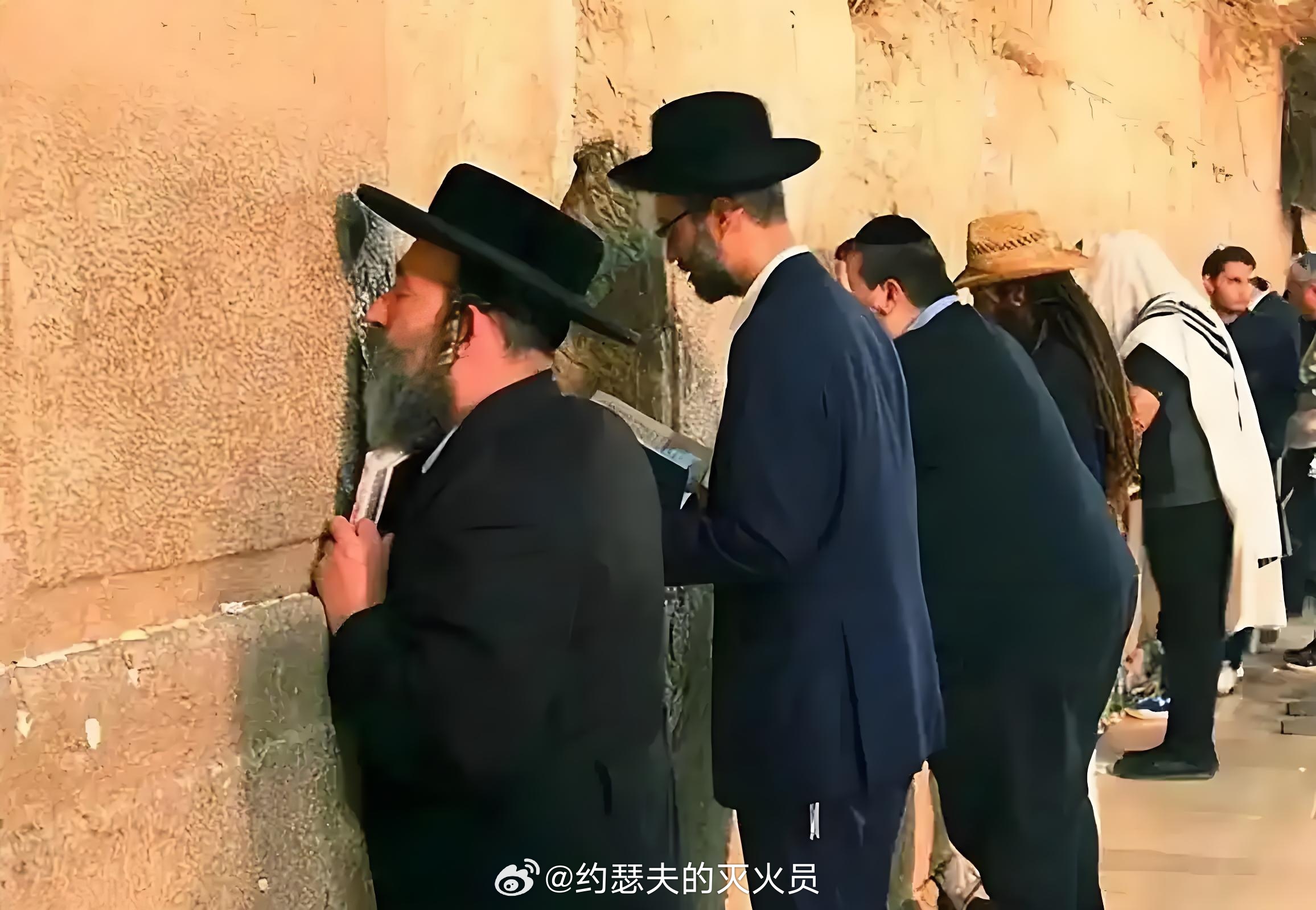 伊朗战争朝着都不过了方向猛烈升级我觉得伊朗导弹可以选择攻击哭墙以及耶路撒冷部分区