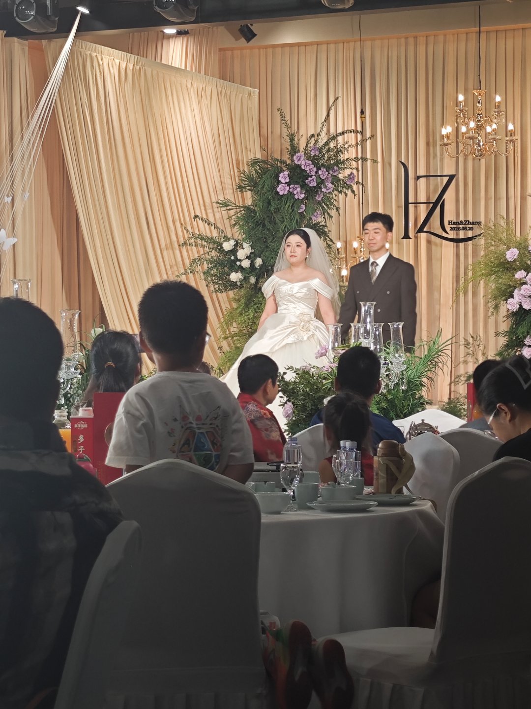 假期来参加初中同学的婚礼 