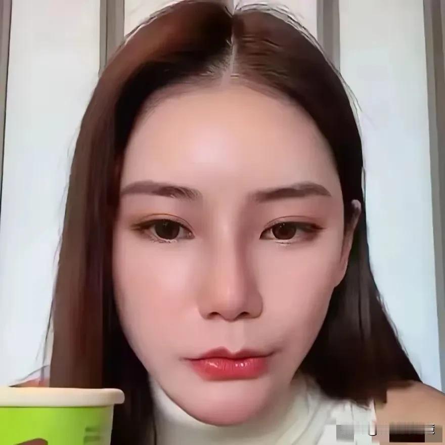 汪小菲找的这个老婆，这张脸看起来有点吓人，满满的科技狠活呀，就像是Ai人一样。
