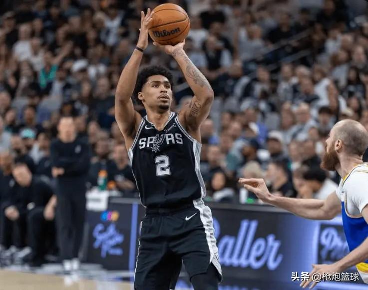 马刺慧眼识珠啊

据美媒体统计，马刺新秀哈珀最近11场场均出手3.3记三分，三分