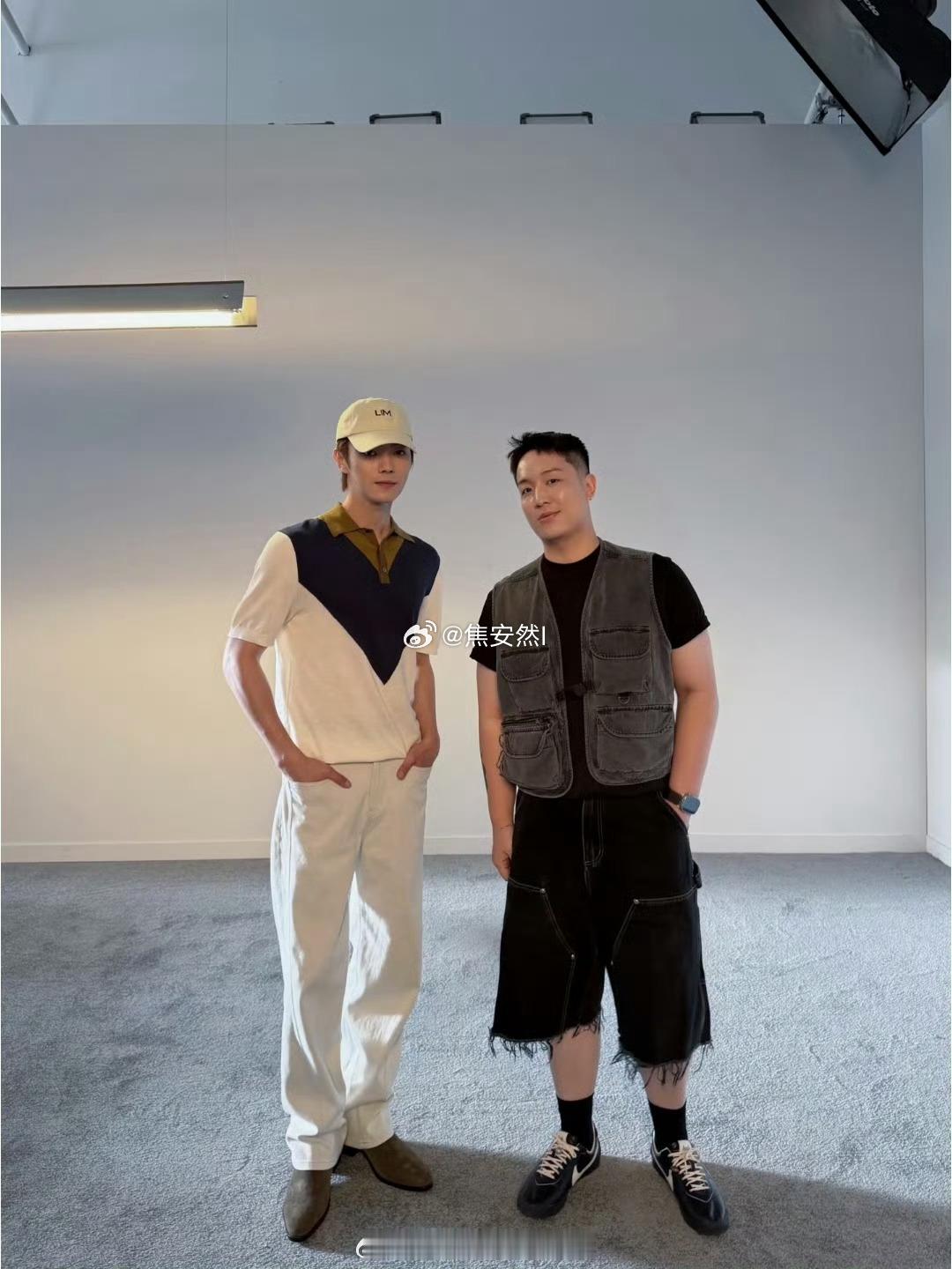握趣，许凯这个头身比，模特出身真的不一样 